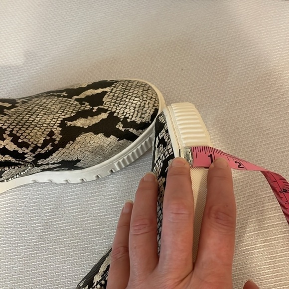 Soul Naturalizer women’s  slip on sneaker 10 python snakeskin loafer cream black - Picture 9 of 10